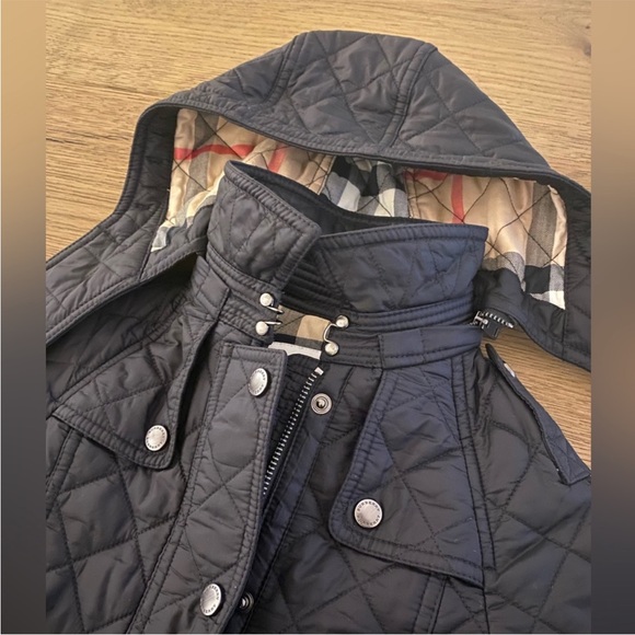 BURBERRY Quilted detachable Hooded Black Jacket!! Girls Size 6Y!! - Picture 6 of 10